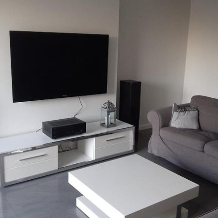 Appartement Dom Dabrowka Poznan à Paledzie Extérieur photo