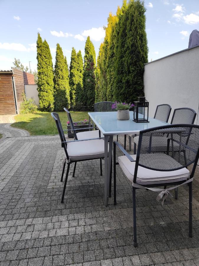 Appartement Dom Dabrowka Poznan à Paledzie Extérieur photo